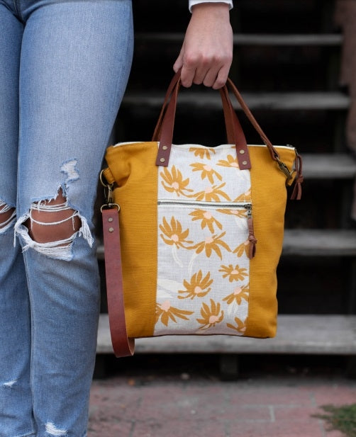 Robert Kaufman Canvas - Around the Bend - Coneflower, natural