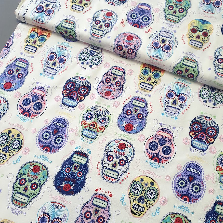 Timeless Treasures - Calaveras - weiß