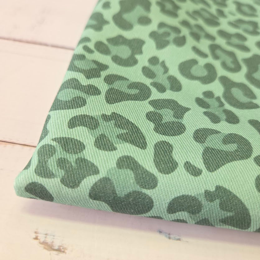 MYO Design - Twill Canvas - Leopard - pale mint