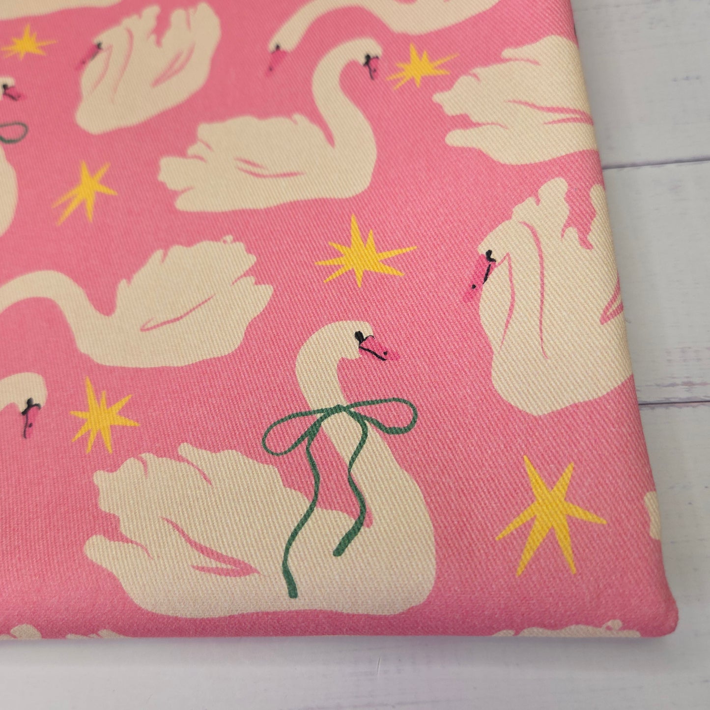 MYO Design - Twill Canvas - Schwäne rosa-ecru